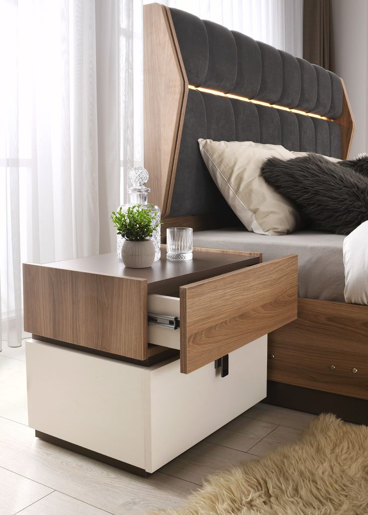 SOLID QUEEN BEDROOM SET WT WARDROBE