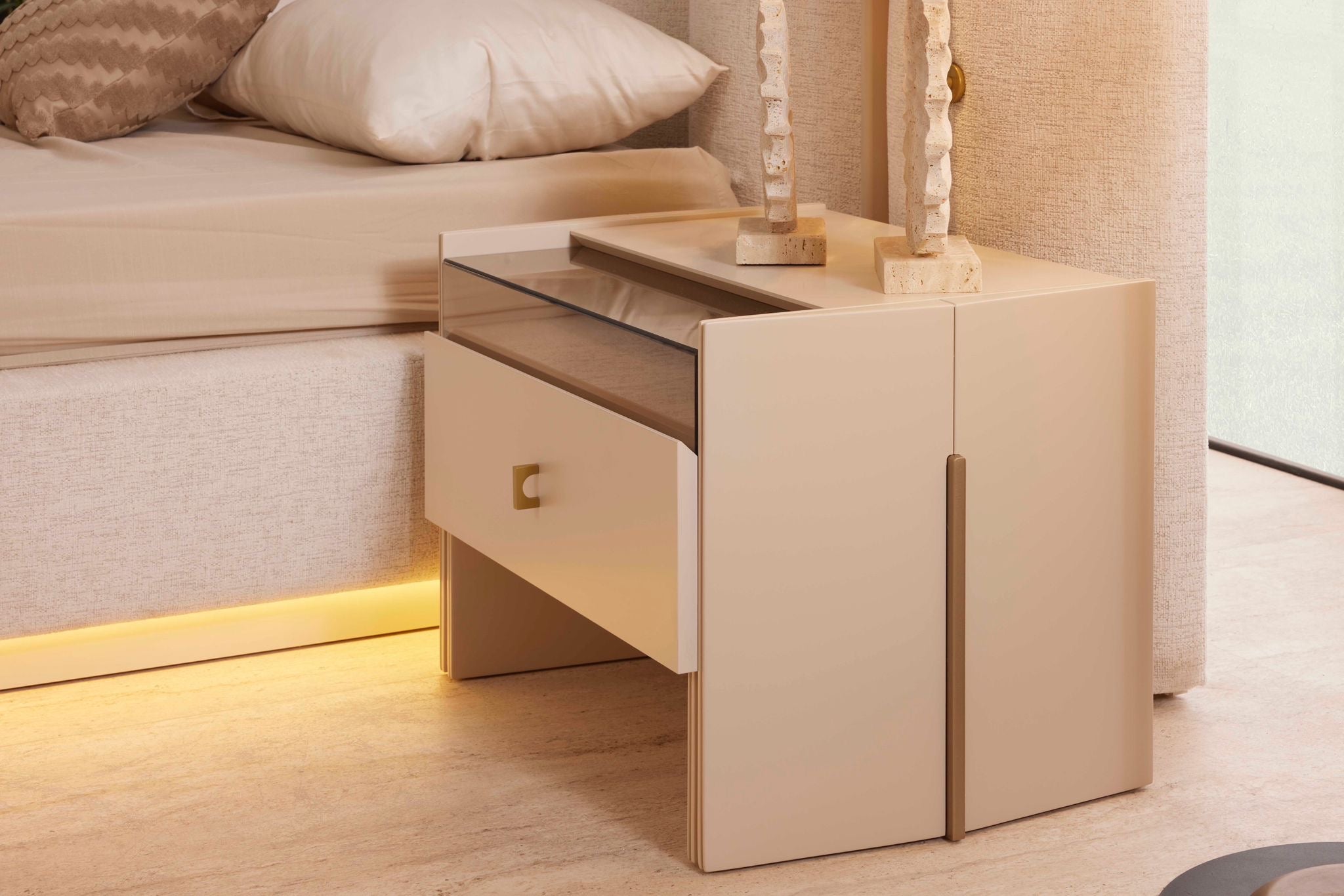 HELEN KING BEDROOM SET WITHOUT WARDROBE