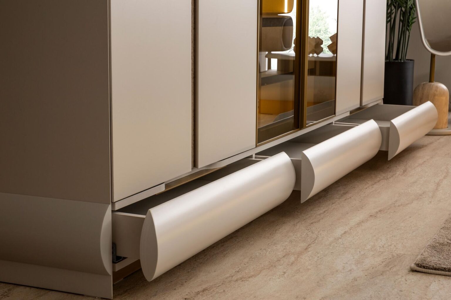 MILAS 6 DOOR WARDROBE