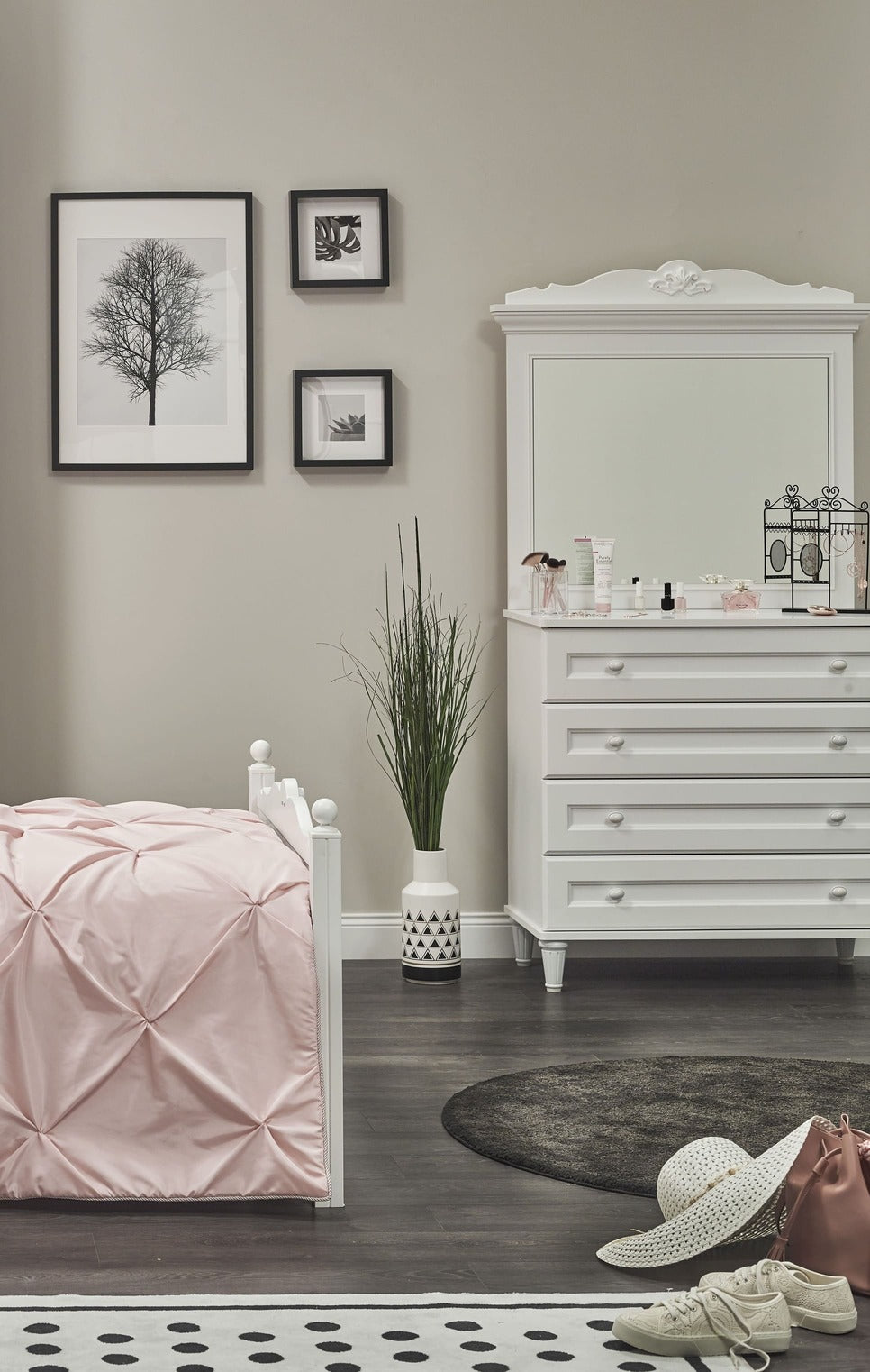 LORA DRESSER & MIRROR