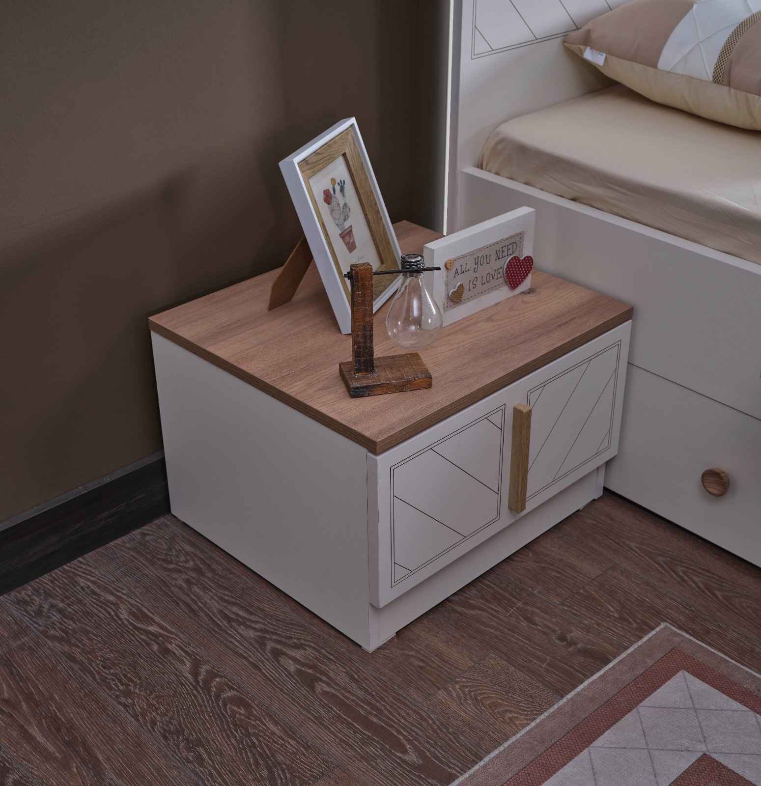 OSCAR NIGHTSTAND