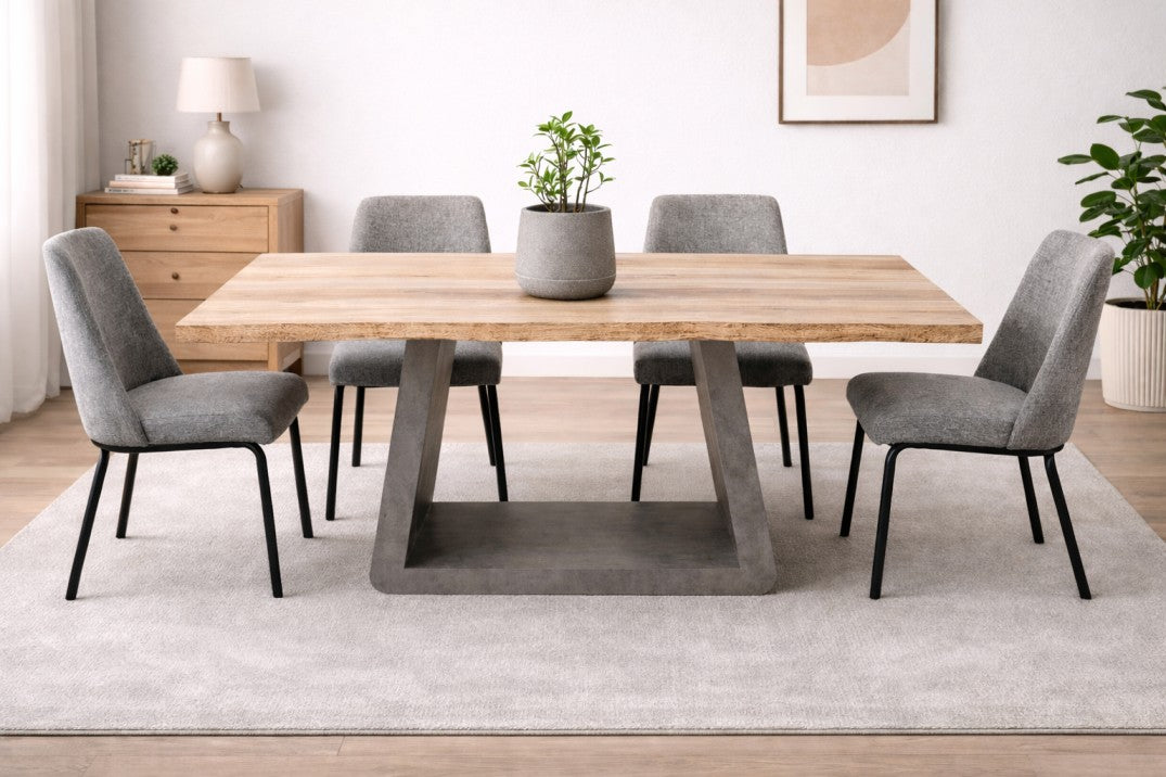 طاولة طعام أليس